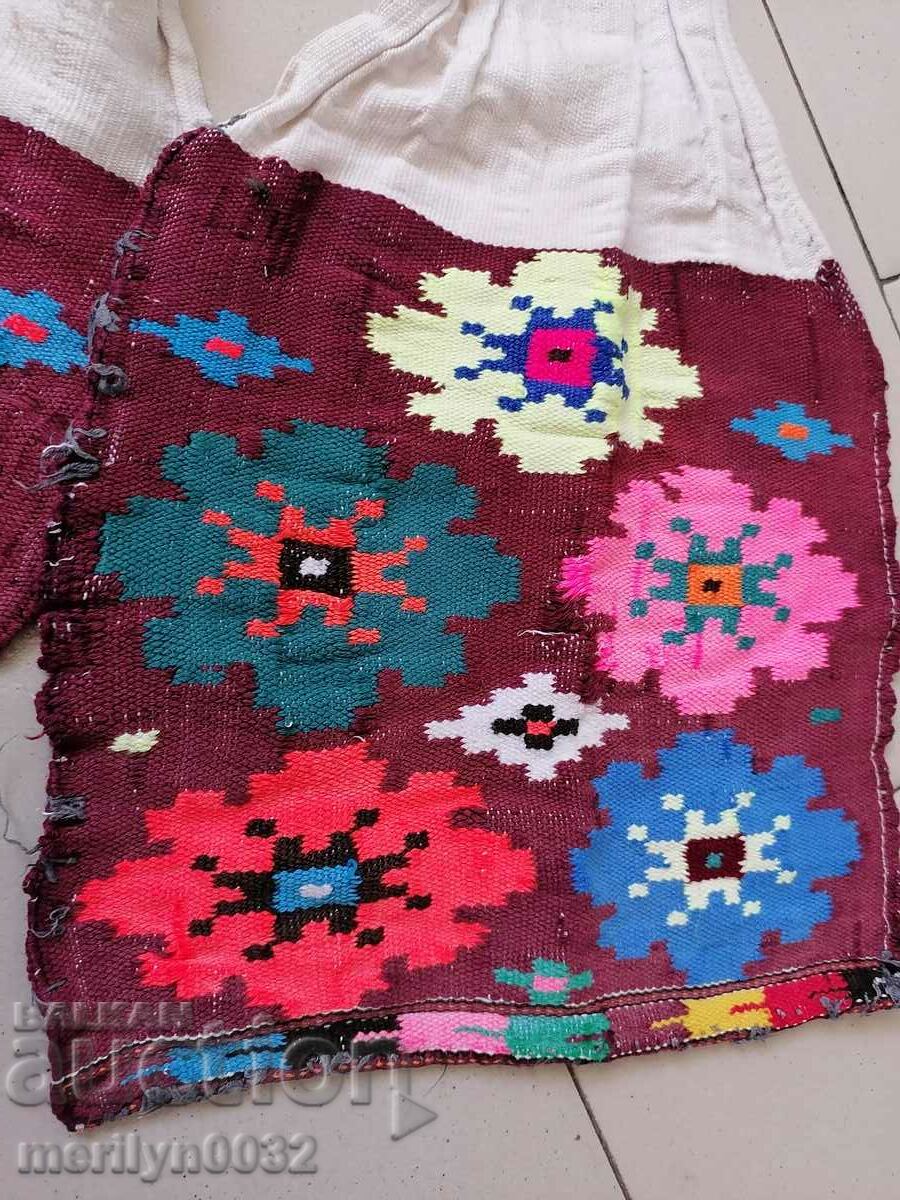 Delivery of White cloth belt with Bulgarian embroidery patterned cloth Delivery of White cloth belt with Bulgarian embroidery patterned cloth