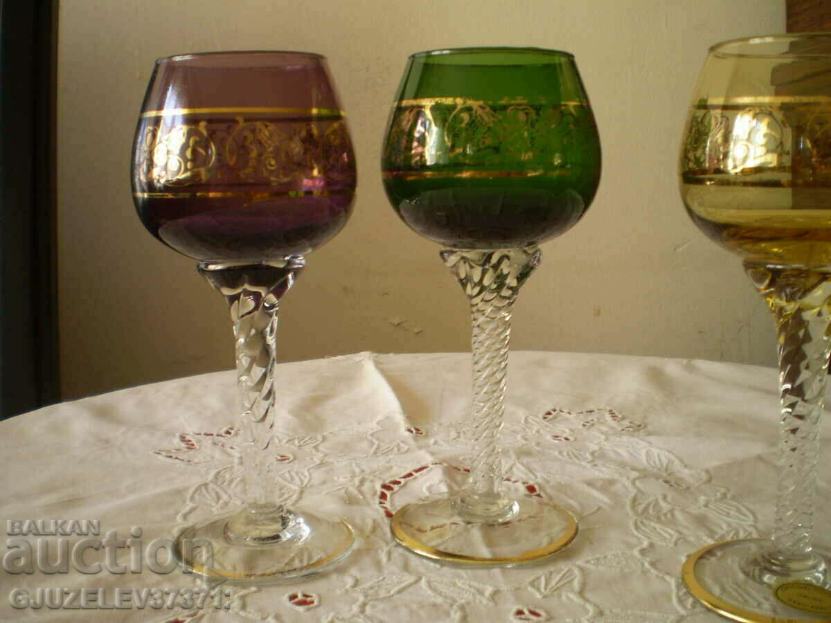 WINE GLASSES CRYSTAL COLORED GLASS GOLDEN FLOWERS DECORATION with price 390.00 BGN | € 199.40 WINE GLASSES CRYSTAL COLORED GLASS GOLDEN FLOWERS DECORATION with price 390.00 BGN | € 199.40