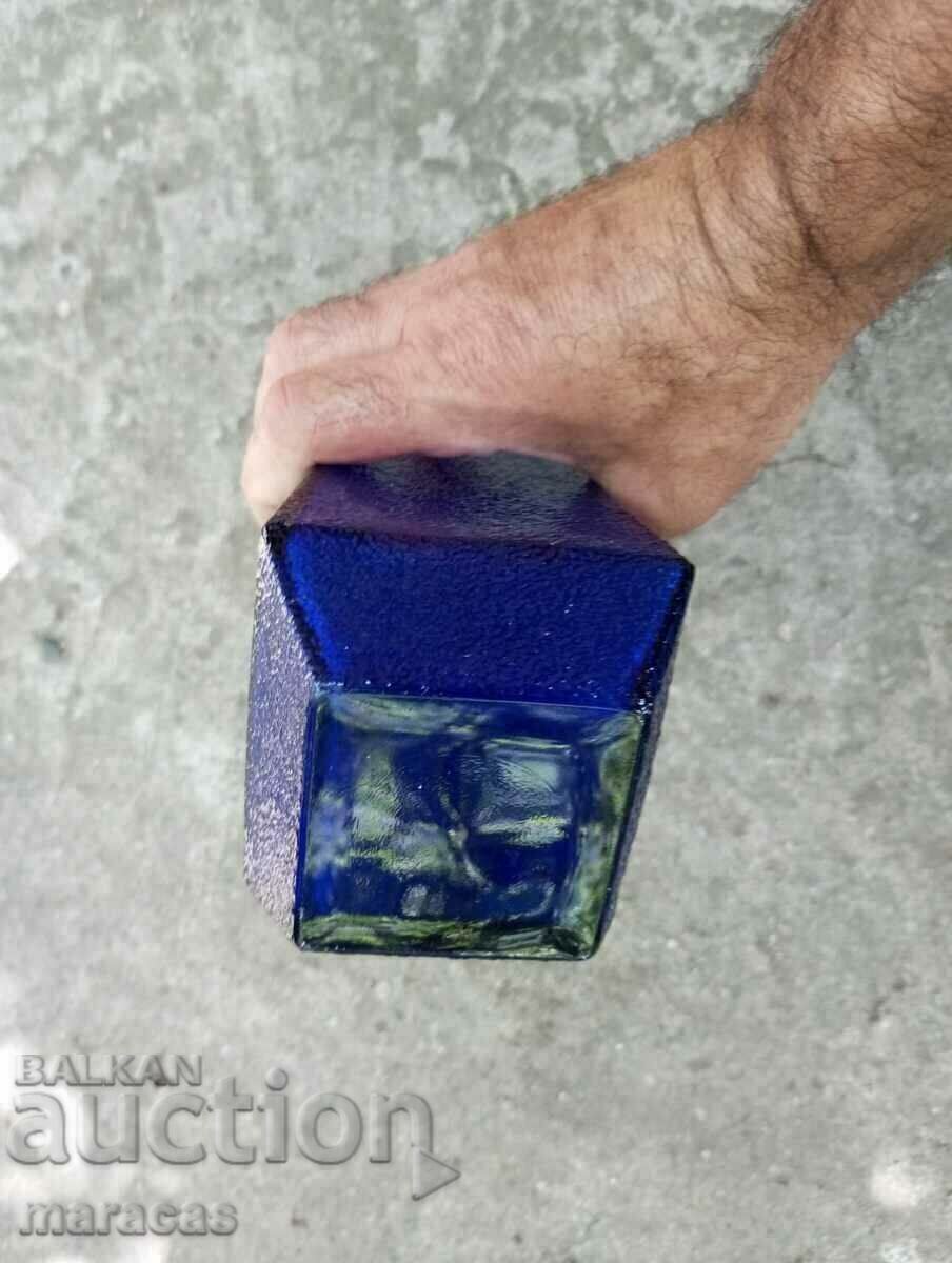 Auction  Colored glass vase