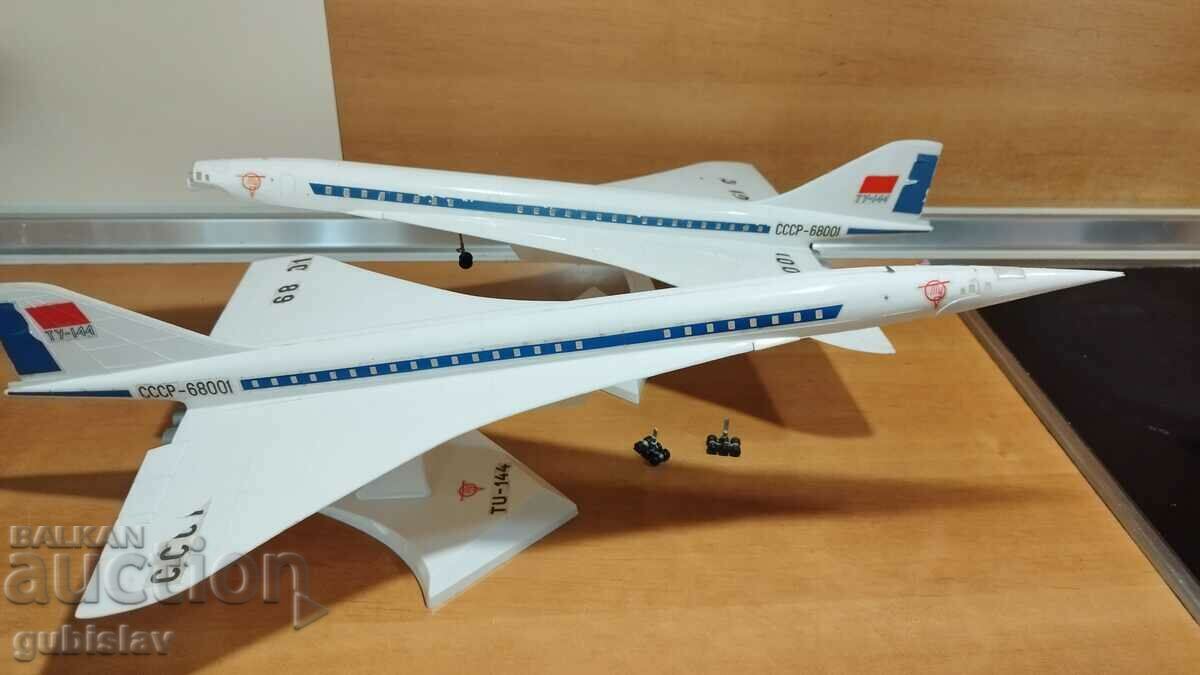 Стари модели на самолет ТУ-144, 2 бр., с липси
