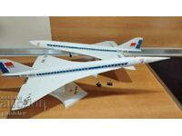 Modele vechi de aeronave TU-144, 2 buc., lipsă