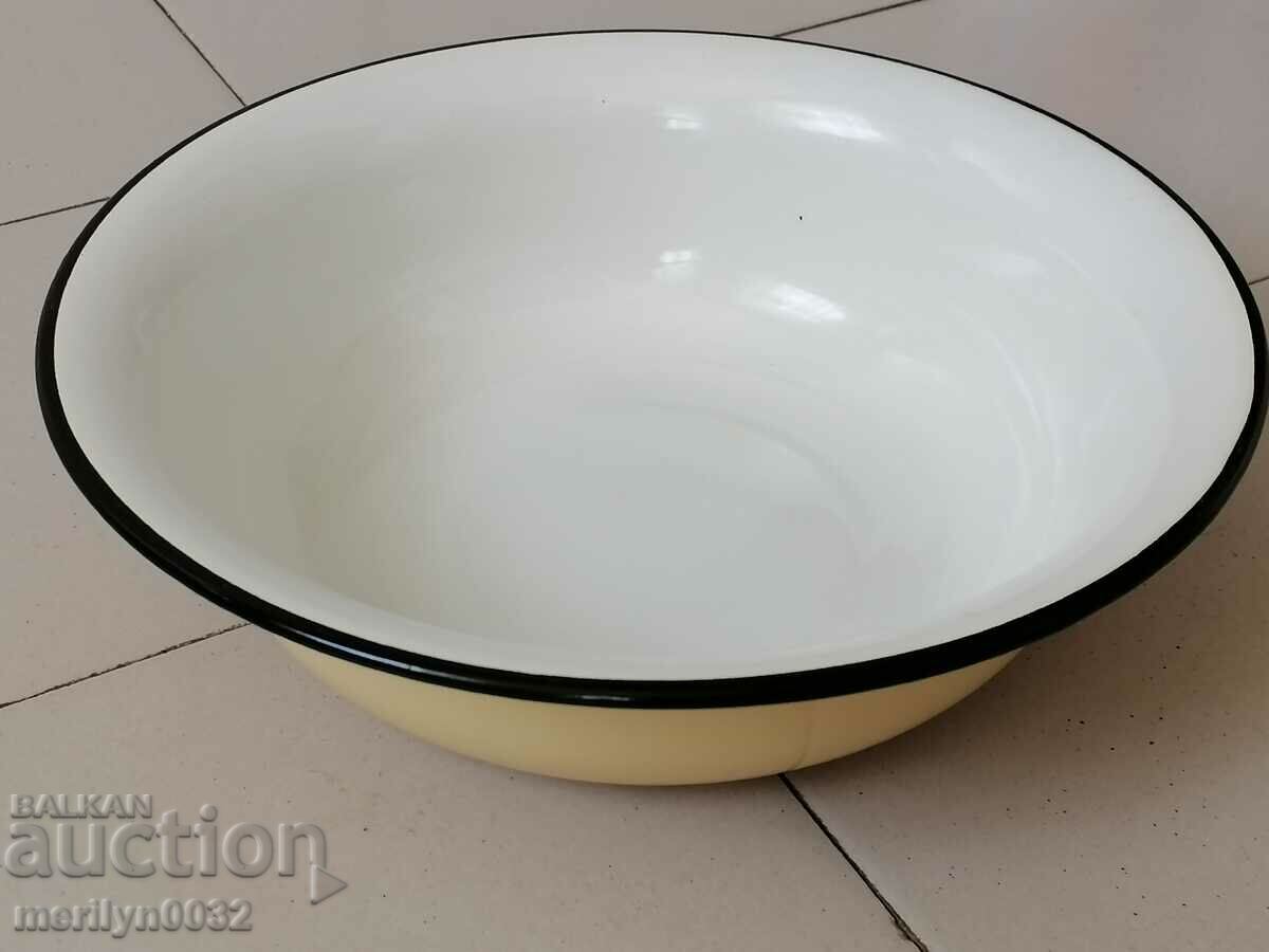 Enameled bowl, enamel bowl, basin, basin, USSR with price 29.00 BGN | € 14.83 Enameled bowl, enamel bowl, basin, basin, USSR with price 29.00 BGN | € 14.83