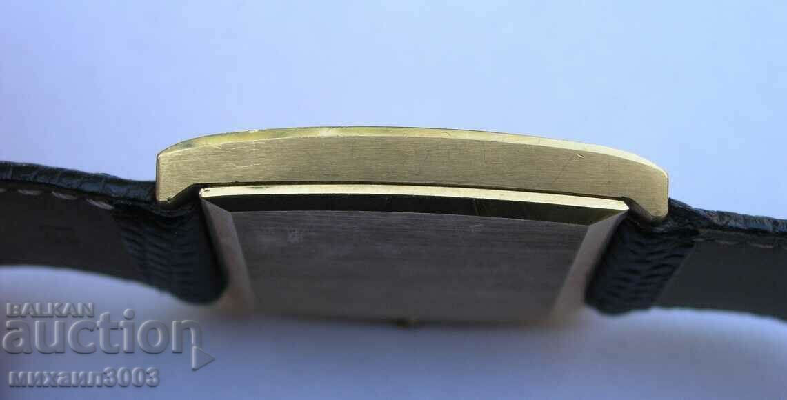 Auction ZENITH MEN'S 18K GOLD SWISS WATCH Auction ZENITH MEN'S 18K GOLD SWISS WATCH