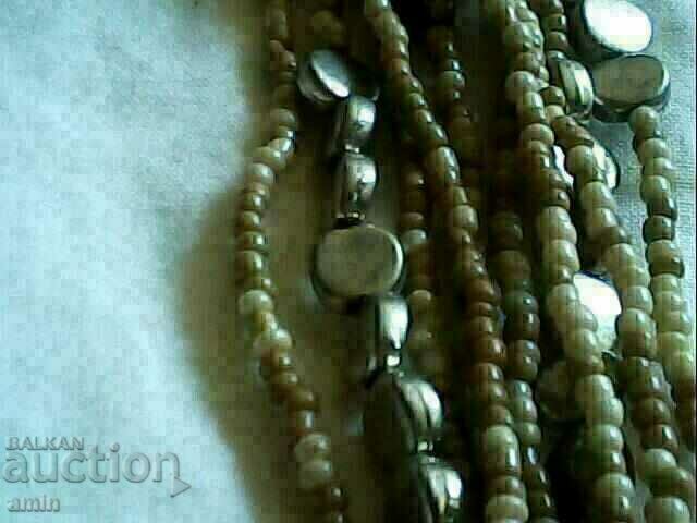 Παράδοση παλιό όμορφο ασημένιο κολιέ είναι με χάντρες Παράδοση παλιό όμορφο ασημένιο κολιέ είναι με χάντρες