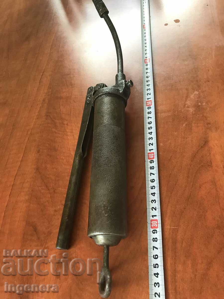 TAKALAMIT GREASING DEVICE OLD FROM SOTC MARKED-USSR - 7 TAKALAMIT GREASING DEVICE OLD FROM SOTC MARKED-USSR - 7