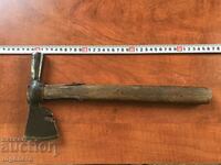 AX HAMMER TESLA TRENCHING TOOL FROM THE WAR