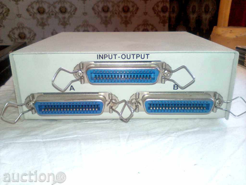 COMUTATOR DE TRANSFER DE DATE Comutator de transfer de date cu preț 15.00 BGN | € 7.67