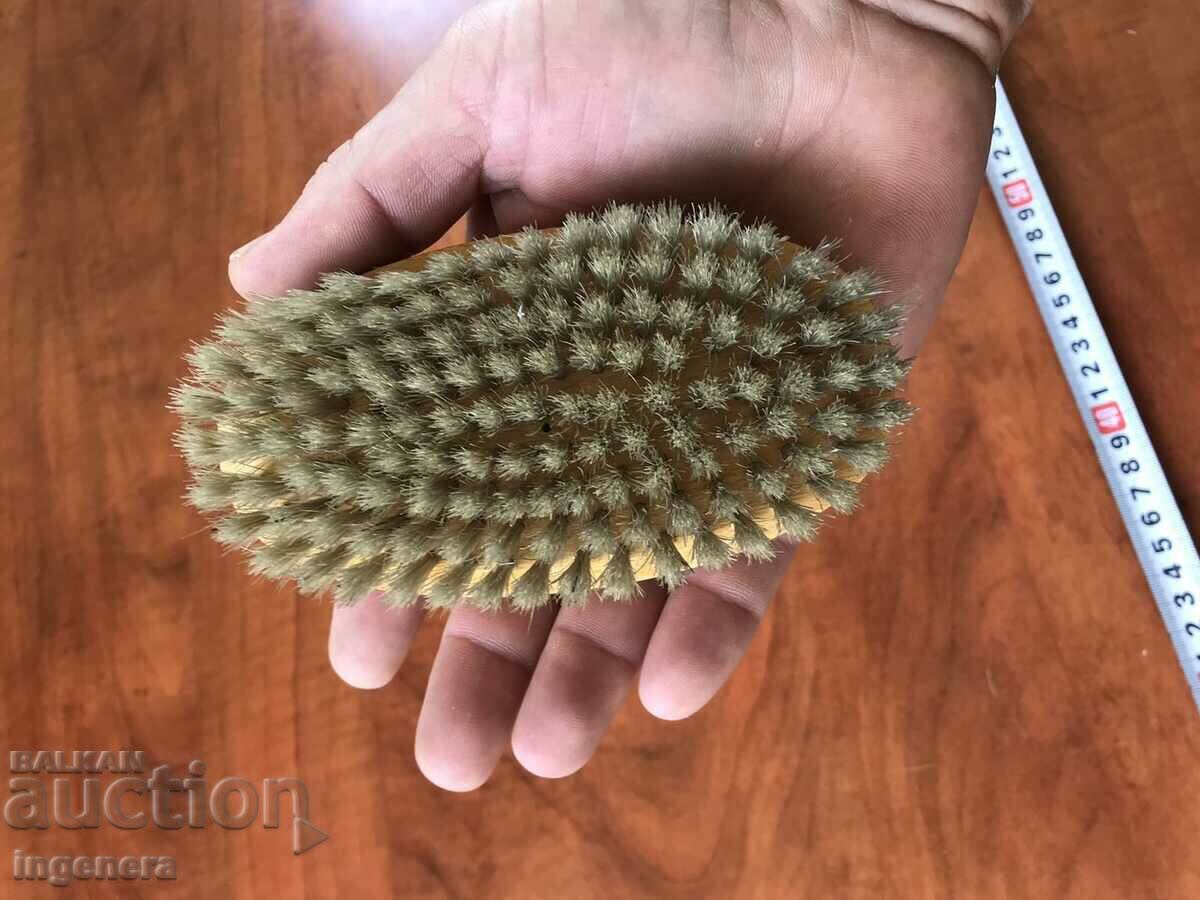 Livrarea PERIE DE HAINE NOUĂ