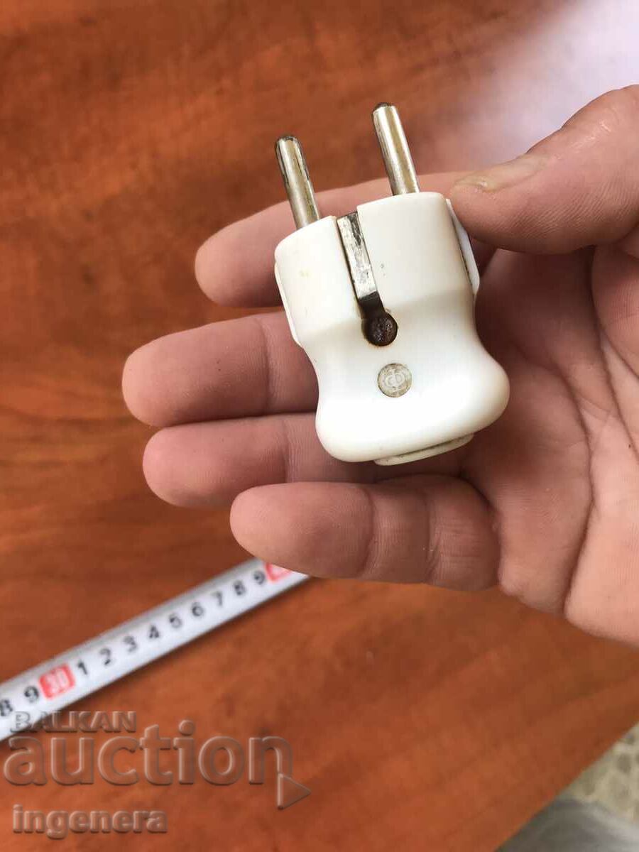 Delivery of RETRO BAKELITE PLUG Delivery of RETRO BAKELITE PLUG