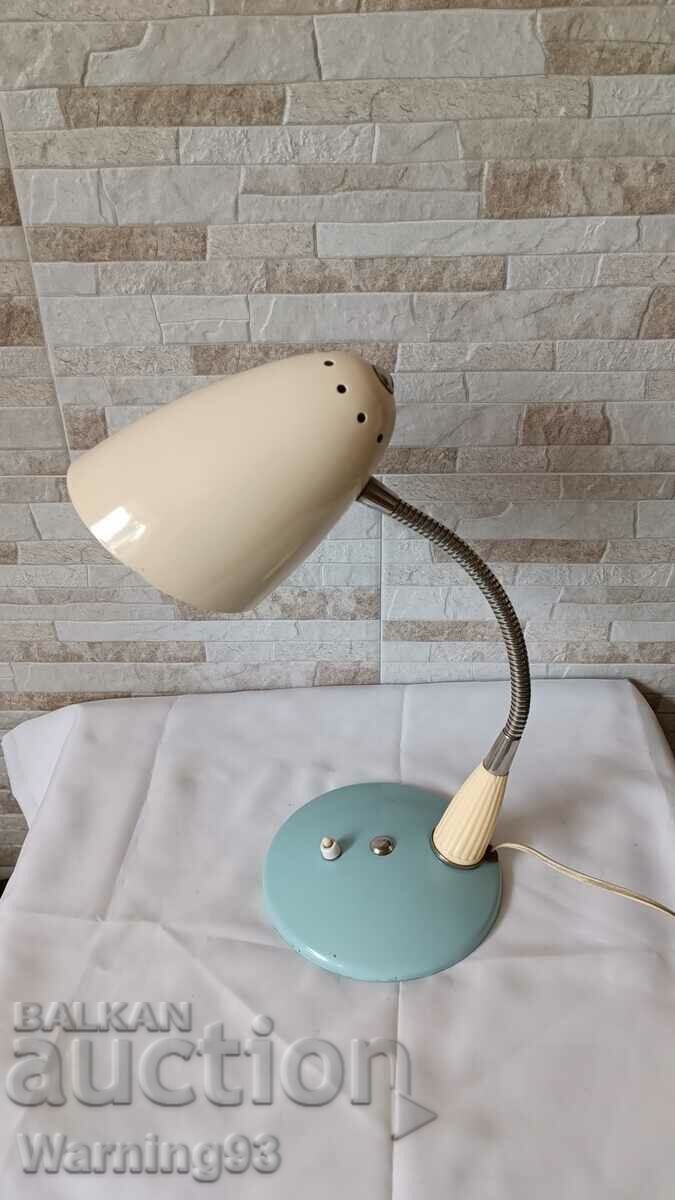 Lampă de birou din metal poloneză #19 - masă - Antic cu preț 85.00 BGN | € 43.46 Lampă de birou din metal poloneză #19 - masă - Antic cu preț 85.00 BGN | € 43.46