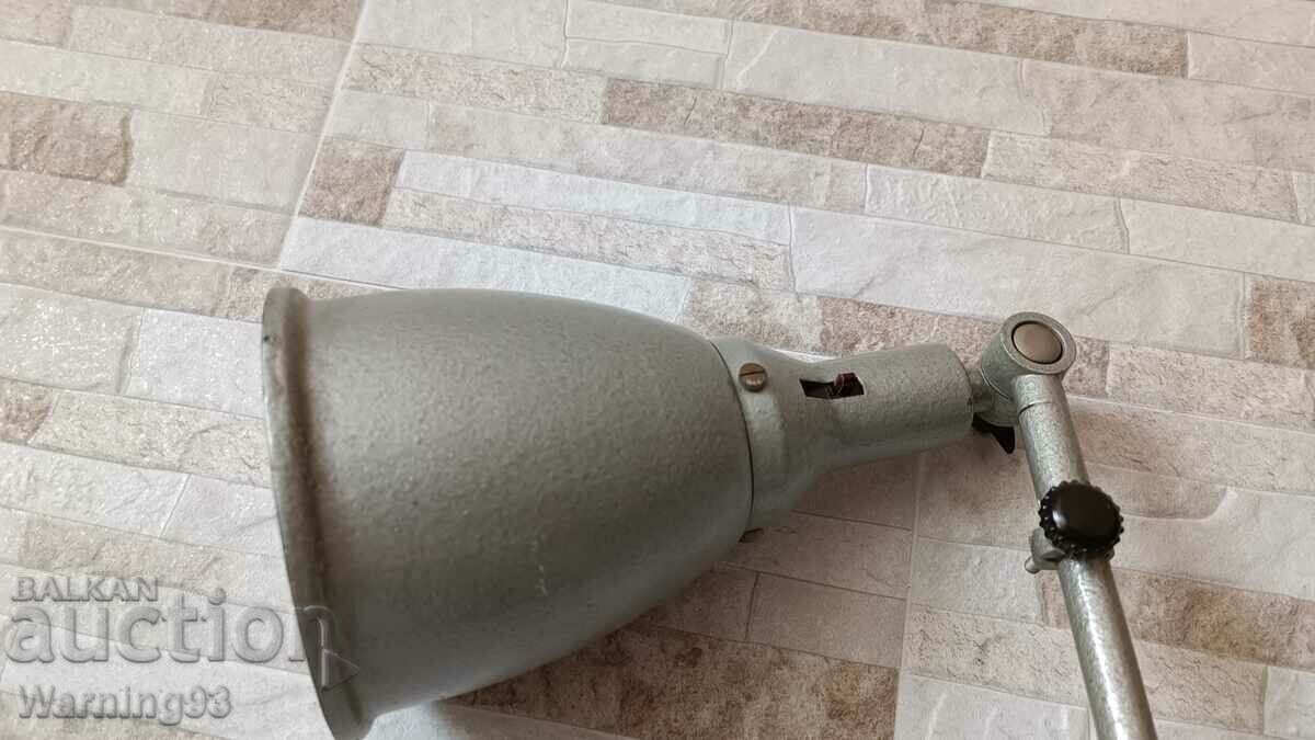 Livrarea Lampă industrială de la un strung cu brațe de rupere - bulgară
