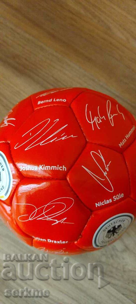Autograph ball with price 10.00 BGN | € 5.11 Autograph ball with price 10.00 BGN | € 5.11
