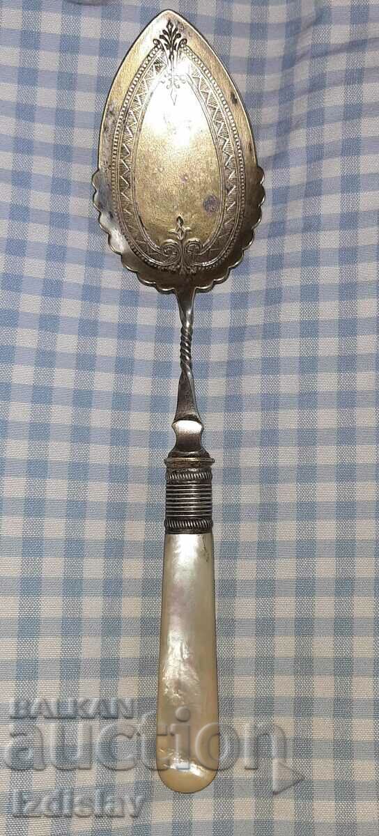 Frumoasa lingura de dulceata placata cu argint cu maner sidef