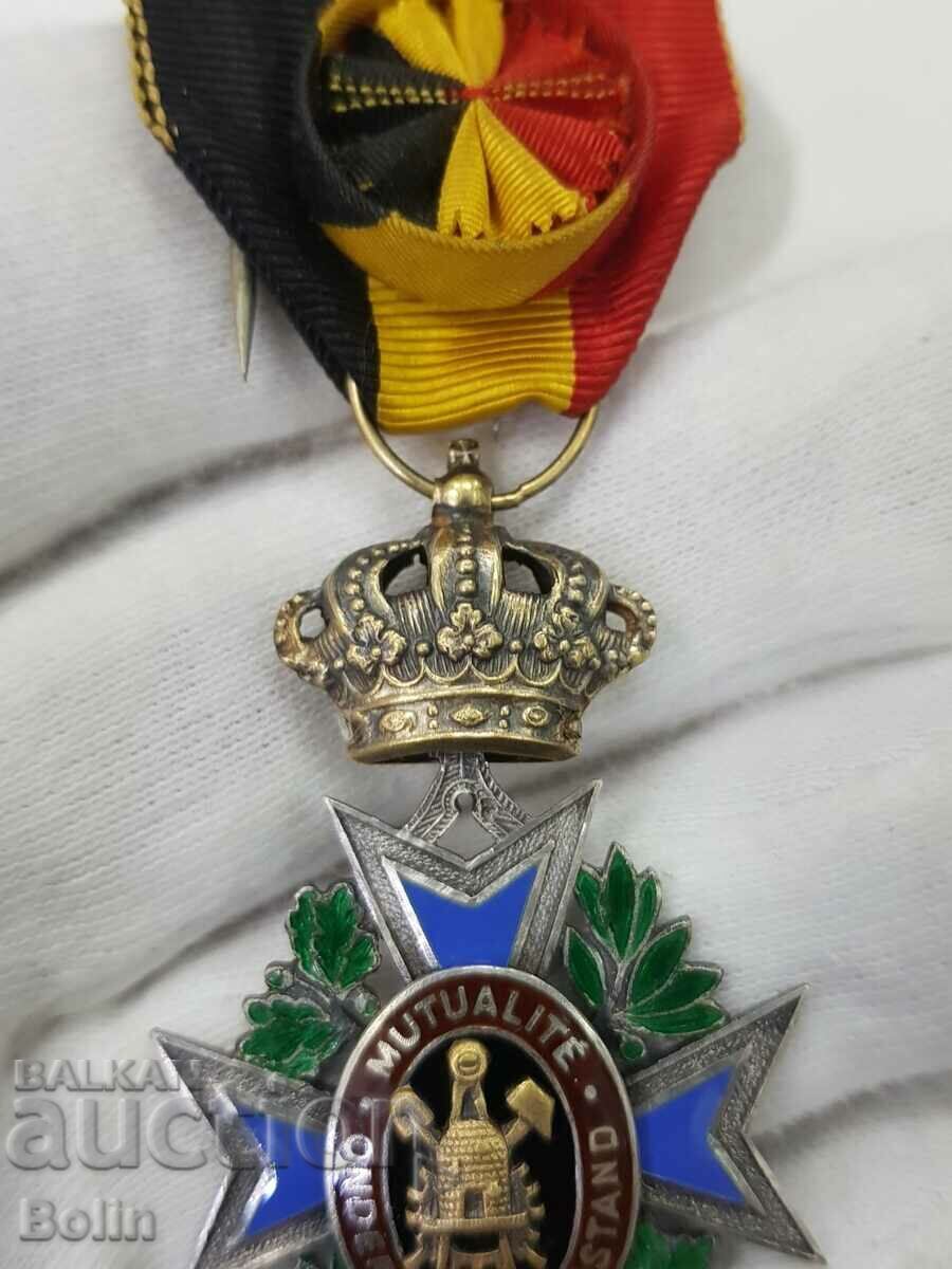 Auction A beautiful Belgian order medal with enamel 4th class Auction A beautiful Belgian order medal with enamel 4th class