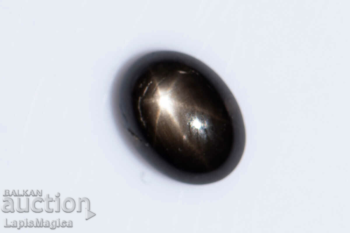 Black Star Sapphire 1,35 ct Caboșon oval stele cu 6 raze