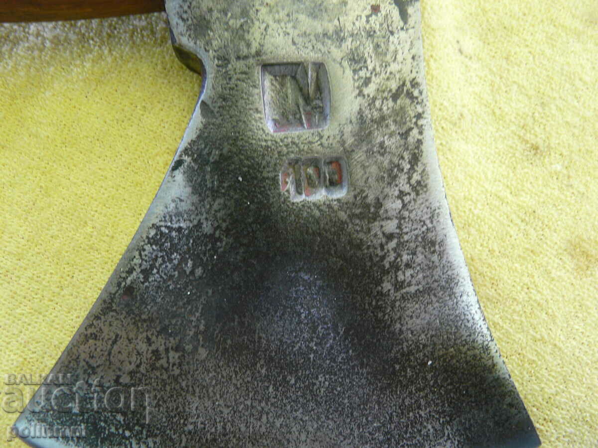 Vechea topor austriac - 390 cu preț 180.00 BGN | € 92.03 Vechea topor austriac - 390 cu preț 180.00 BGN | € 92.03