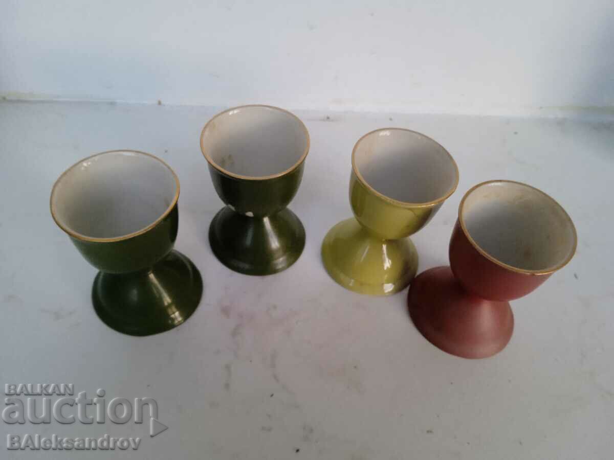 Πολλά παλιά πορσελάνινα κύπελλα αυγών με τιμή 8.00 BGN | € 4.09 Πολλά παλιά πορσελάνινα κύπελλα αυγών με τιμή 8.00 BGN | € 4.09