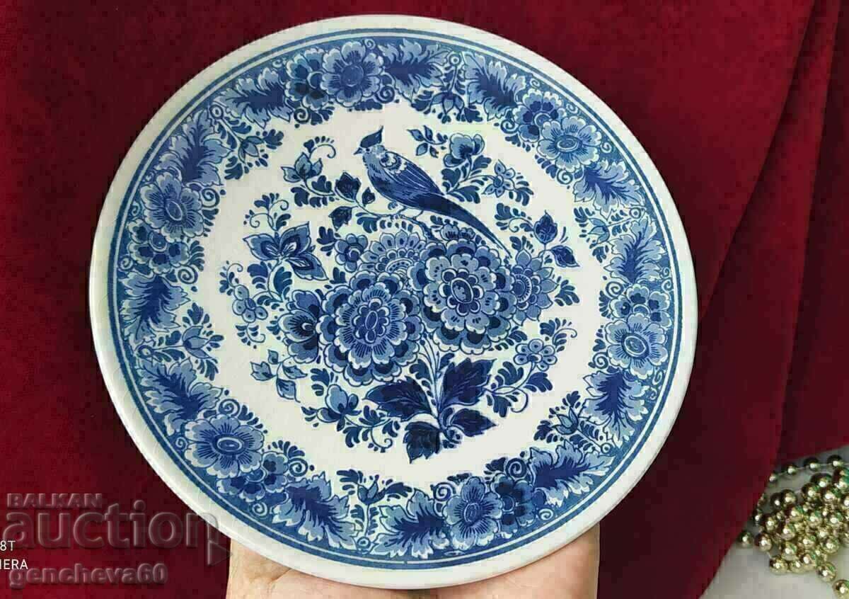 Auction COLLECTIBLE Hand-painted old Delft plate Auction COLLECTIBLE Hand-painted old Delft plate