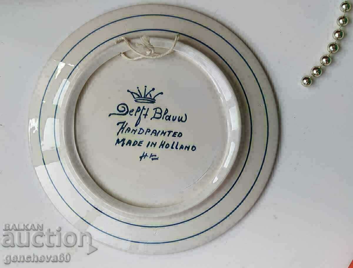 Delivery of COLLECTIBLE Hand-painted old Delft plate Delivery of COLLECTIBLE Hand-painted old Delft plate