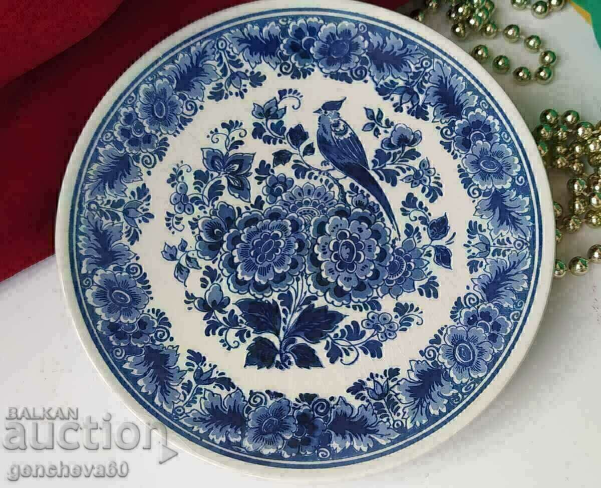 COLLECTIBLE Hand-painted old Delft plate COLLECTIBLE Hand-painted old Delft plate