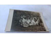 Fotografie Malko Tarnovo Bărbați, femei și copii la picnic 1918
