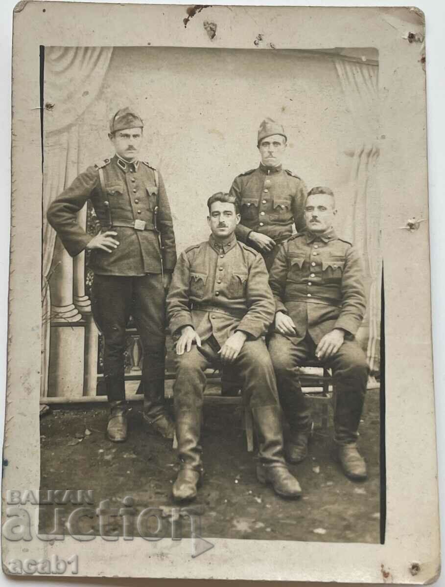 Στρατιώτες σε ένα φωτογραφείο 1943