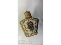 Старинно шишенце за парфюм с ажурна украса