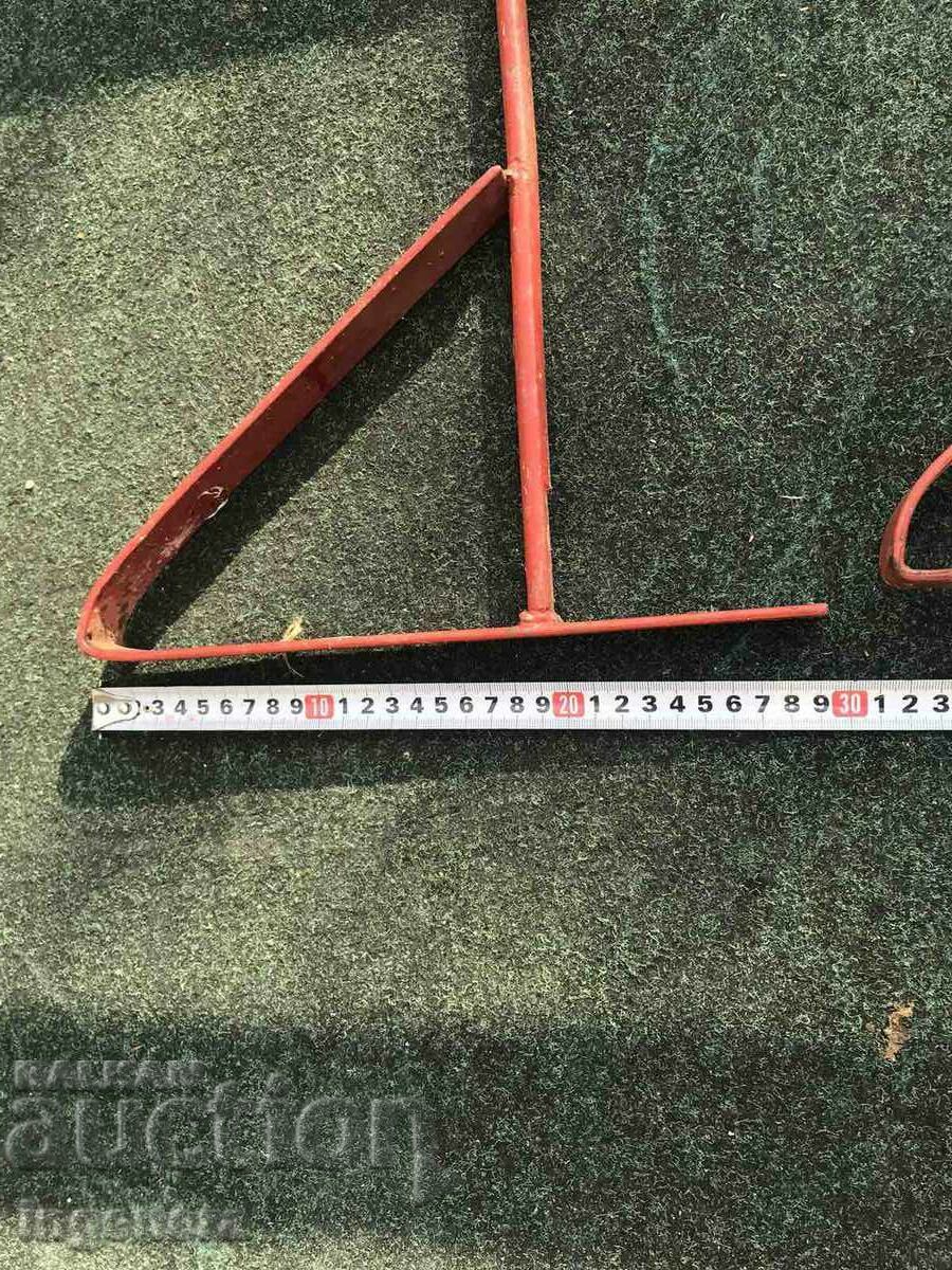 Auction STAND LEG SUPPORT METAL-4 NO. Auction STAND LEG SUPPORT METAL-4 NO.