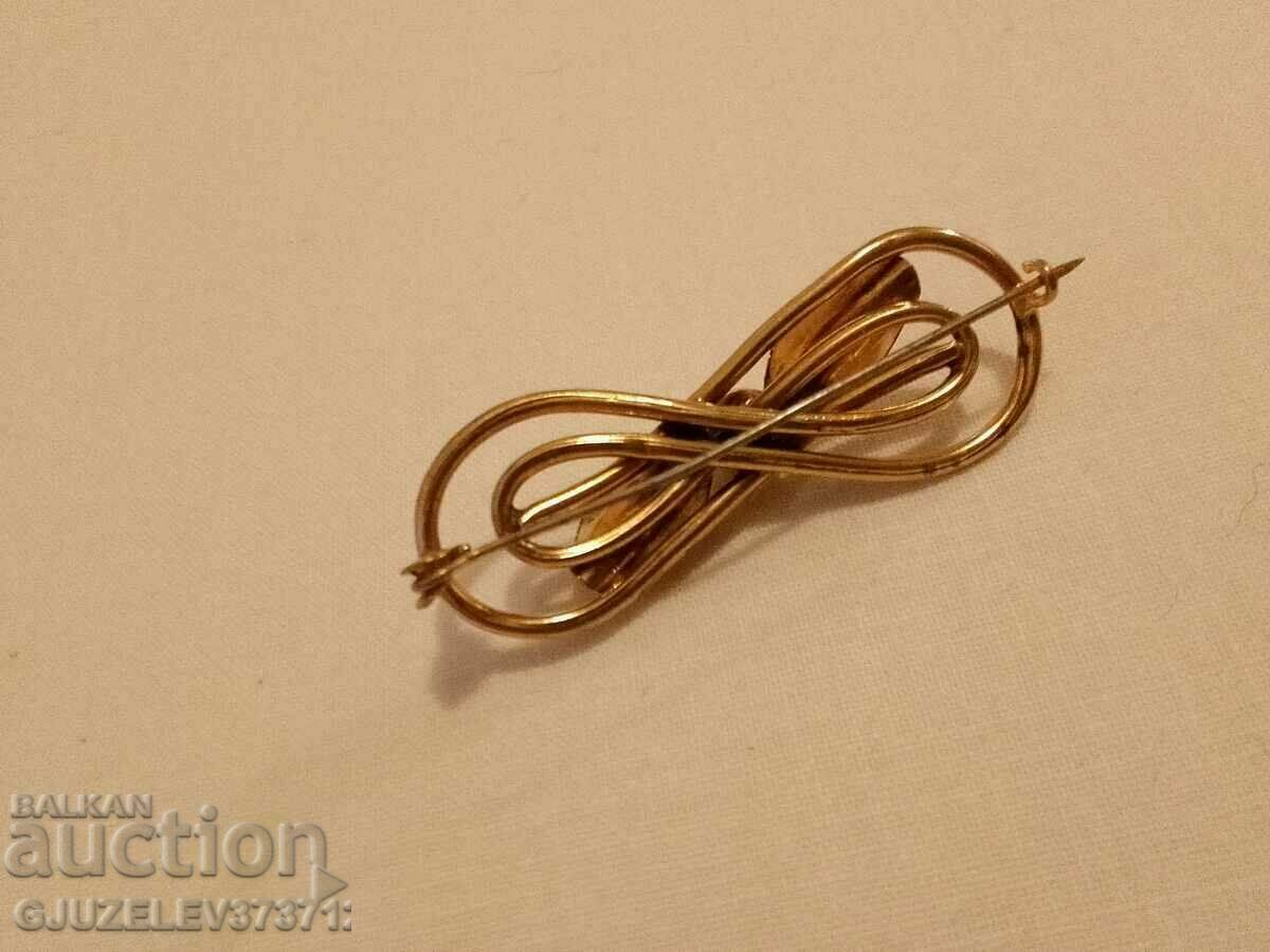 Auction women's brooch with zircon and gold plating Auction women's brooch with zircon and gold plating