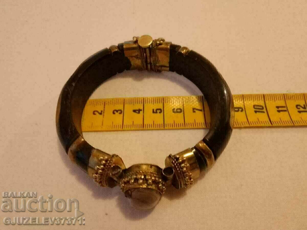 Vintage bracelet wood brass agate and mother of pearl with price 48.00 BGN | € 24.54 Vintage bracelet wood brass agate and mother of pearl with price 48.00 BGN | € 24.54