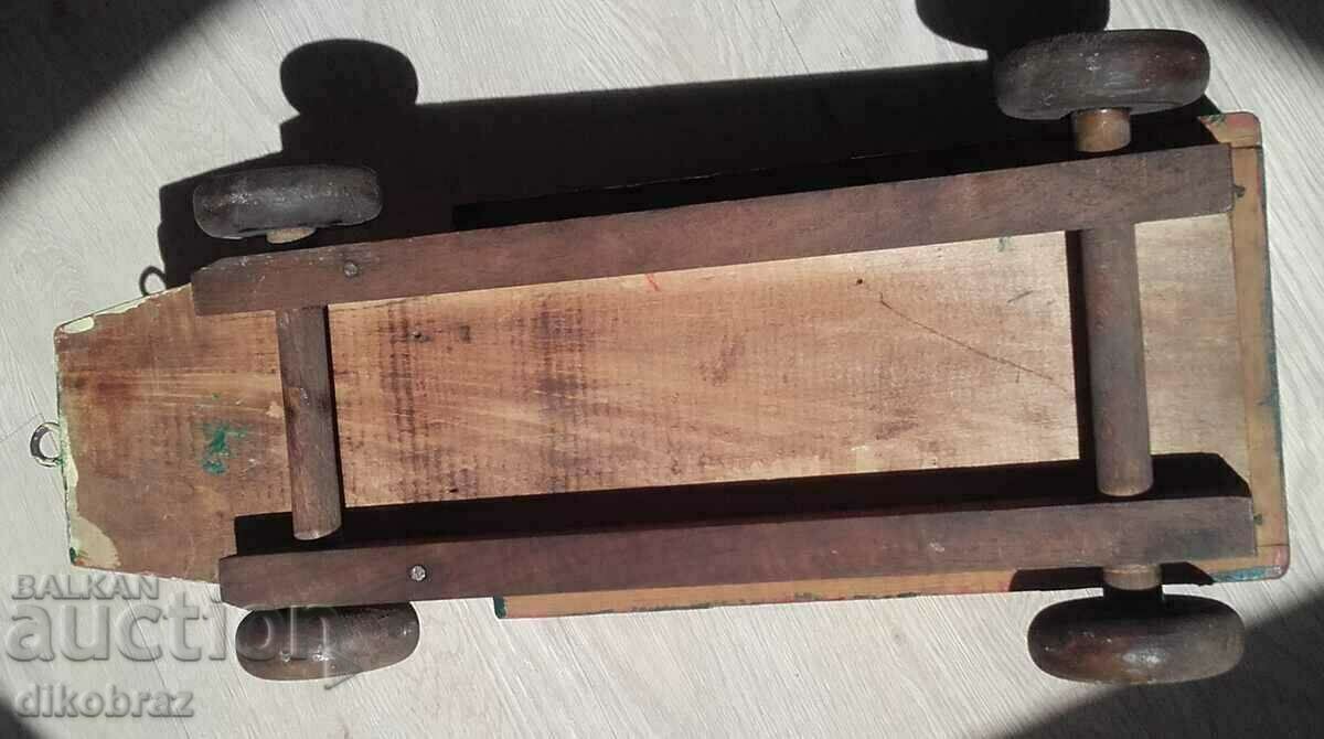 Auction Old wooden toy truck - 1930s Auction Old wooden toy truck - 1930s