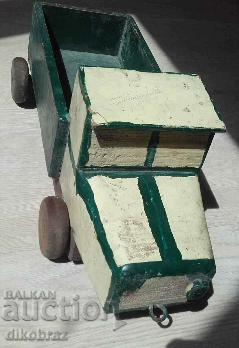 Стар дървен камион играчка - края на  30-те години на ХХ век