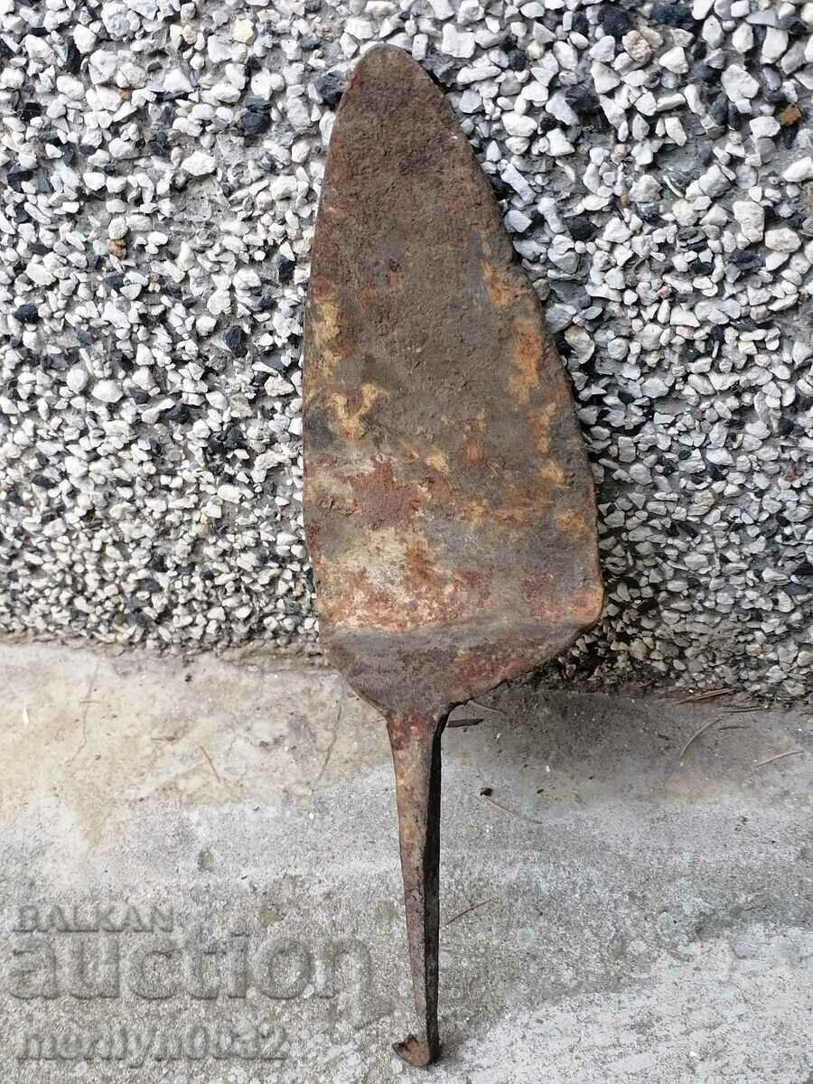 Device, tool, wrought iron trowel with price 25.00 BGN | € 12.78 Device, tool, wrought iron trowel with price 25.00 BGN | € 12.78