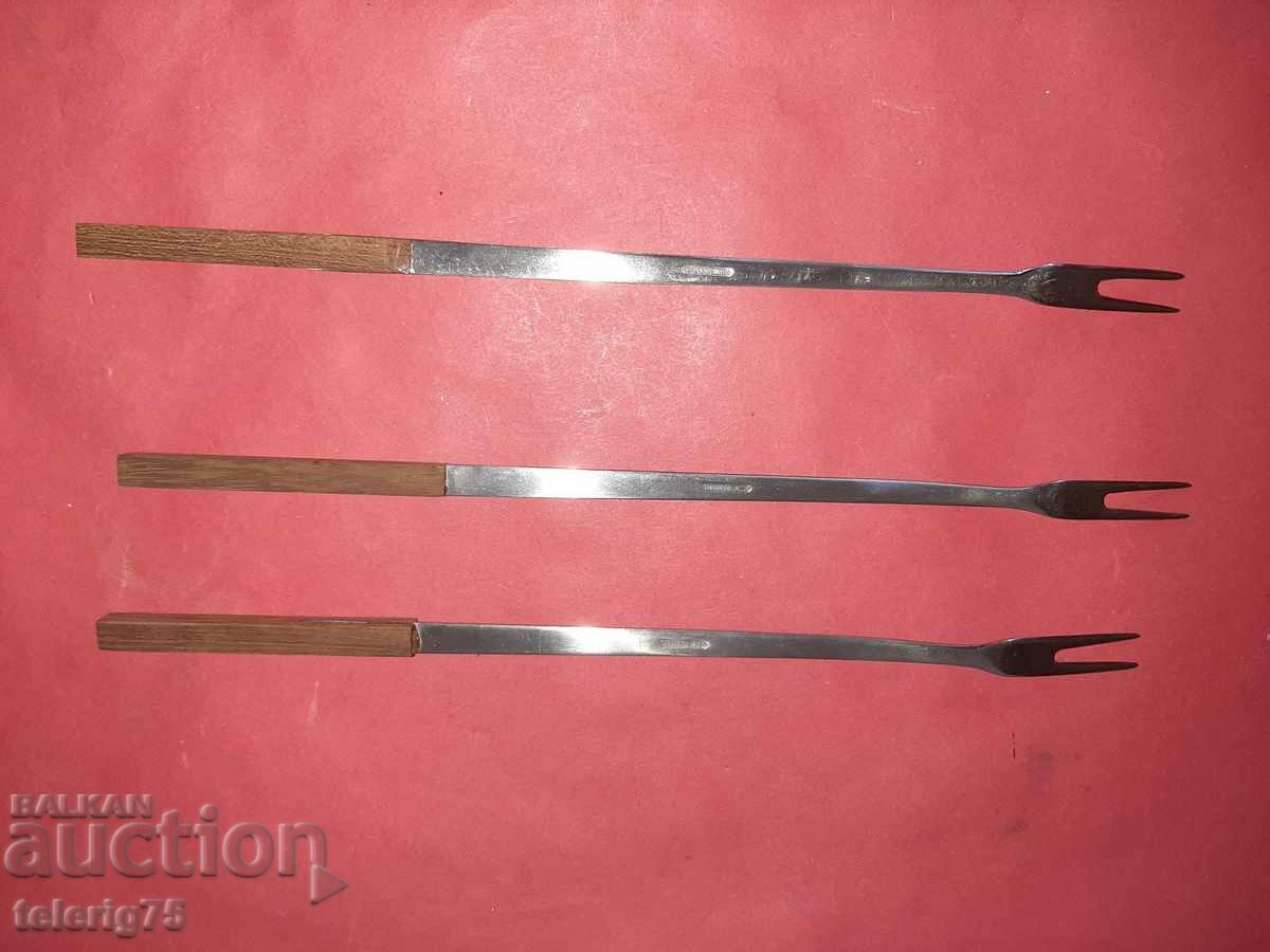 Furculițe Veche Germane pentru Fondue/Grătar 'ROSTFREI'-3 bucăți cu preț 30.00 BGN | € 15.34 Furculițe Veche Germane pentru Fondue/Grătar 'ROSTFREI'-3 bucăți cu preț 30.00 BGN | € 15.34