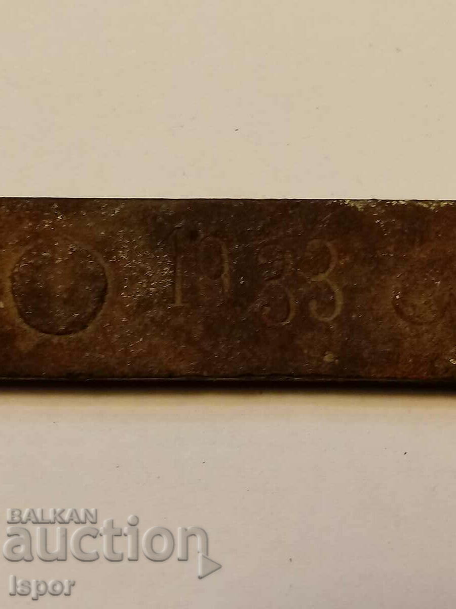 Raportor metalic 1933 cu preț 8.00 BGN | € 4.09 Raportor metalic 1933 cu preț 8.00 BGN | € 4.09