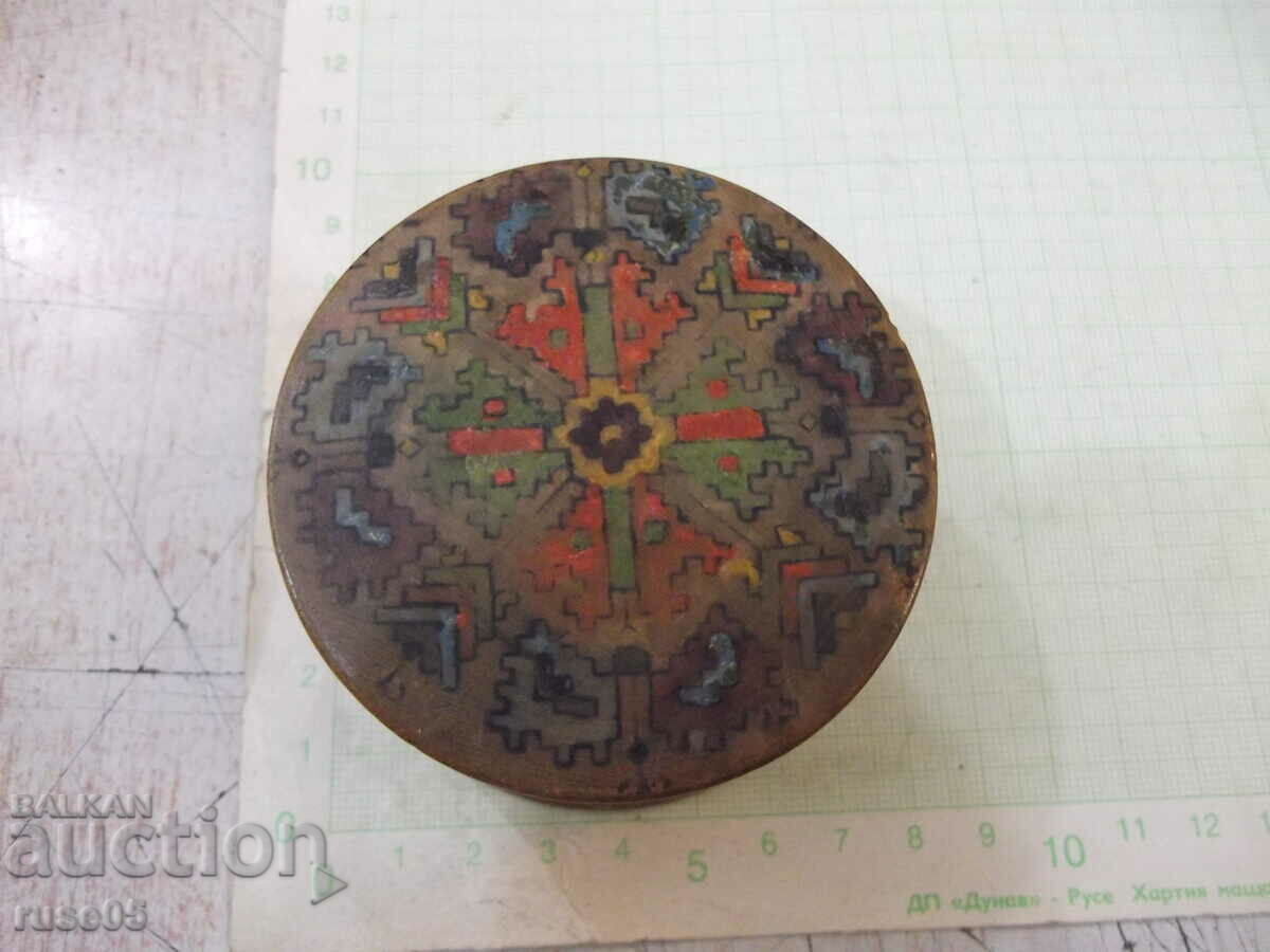 Στρογγυλό παλιό ξύλινο κουτί με τιμή 10.00 BGN | € 5.11 Στρογγυλό παλιό ξύλινο κουτί με τιμή 10.00 BGN | € 5.11