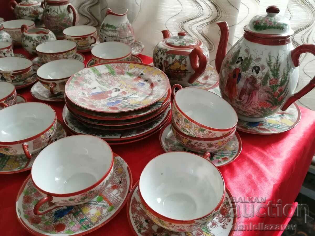 Уникален Огромен Сервиз Фин Китайски Порцелан с цена 390.00 лв. | € 199.40 Уникален Огромен Сервиз Фин Китайски Порцелан с цена 390.00 лв. | € 199.40