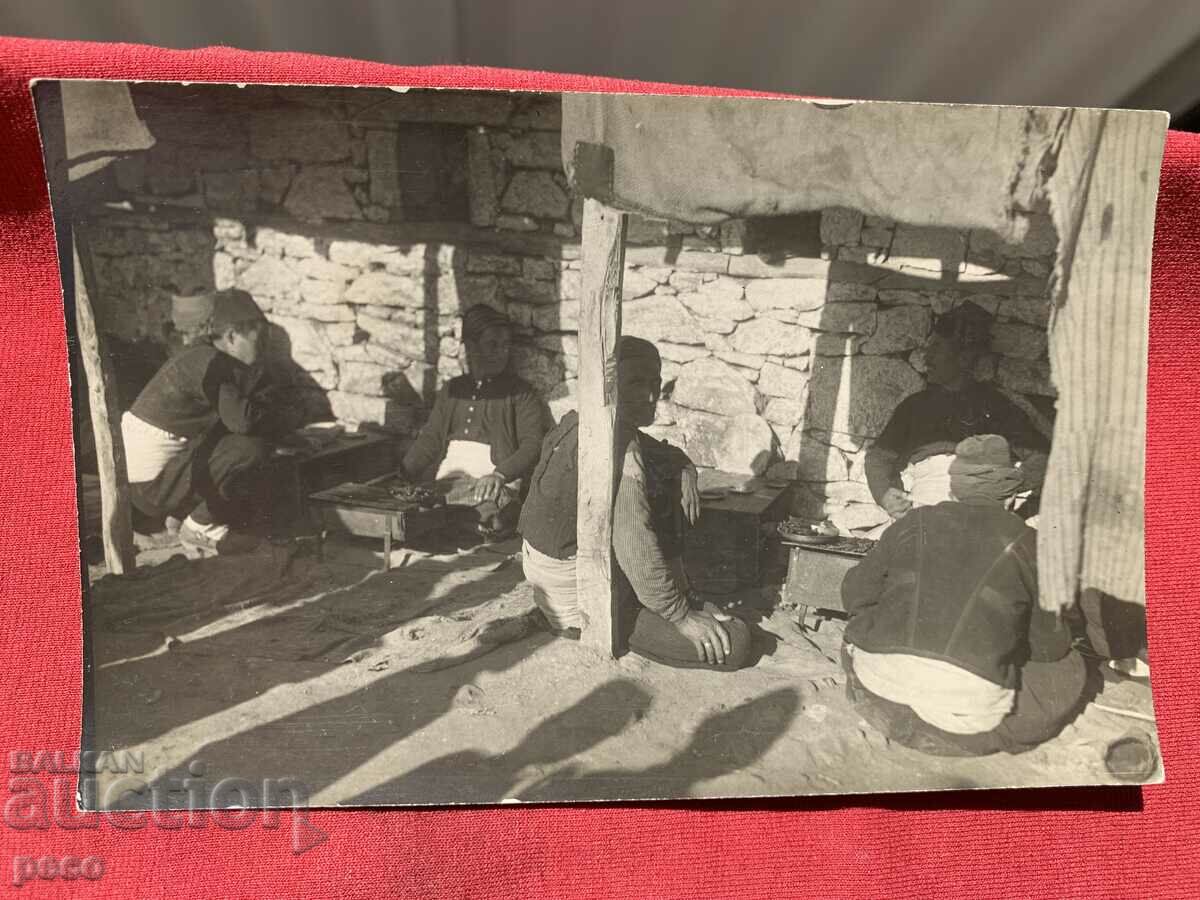 Delivery of He groped for an old photo