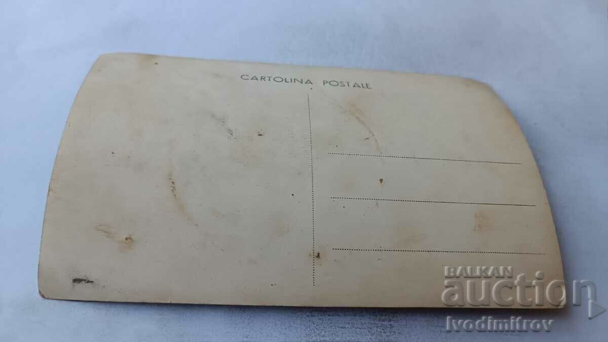 Φωτογραφία Άνδρες, γυναίκες και παιδιά μπροστά σε μια σπηλιά με τιμή 1.85 BGN | € 0.95 Φωτογραφία Άνδρες, γυναίκες και παιδιά μπροστά σε μια σπηλιά με τιμή 1.85 BGN | € 0.95