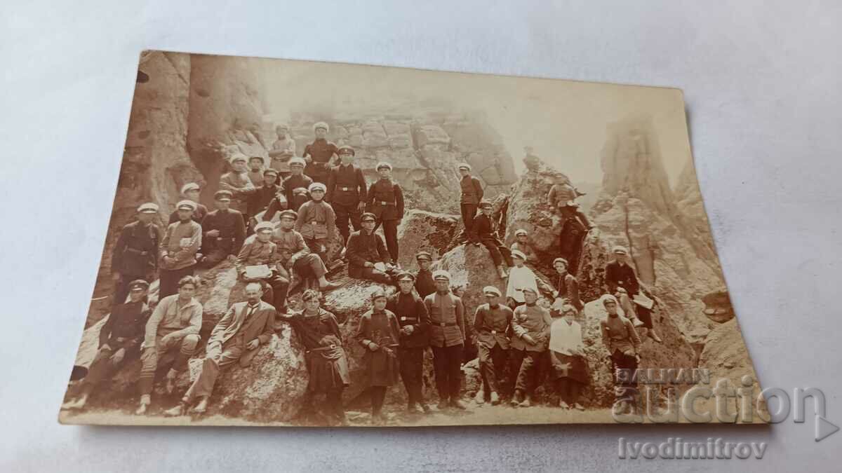 Photo Pupils and teachers on the Belogradchik rocks 1928