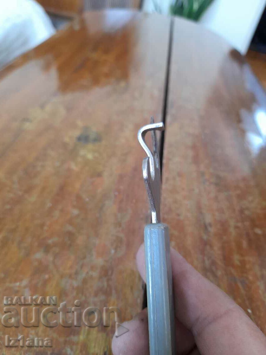 Delivery of An old can opener