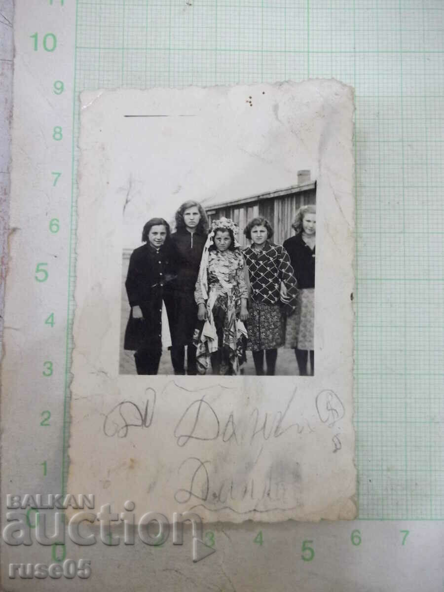 Παλιά φωτογραφία πέντε κοριτσιών
