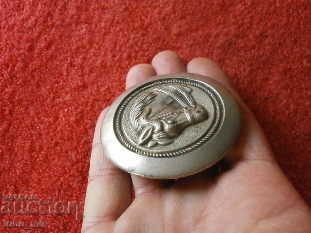 Delivery of OLD HORSE HARNESS APPLIQUE Delivery of OLD HORSE HARNESS APPLIQUE