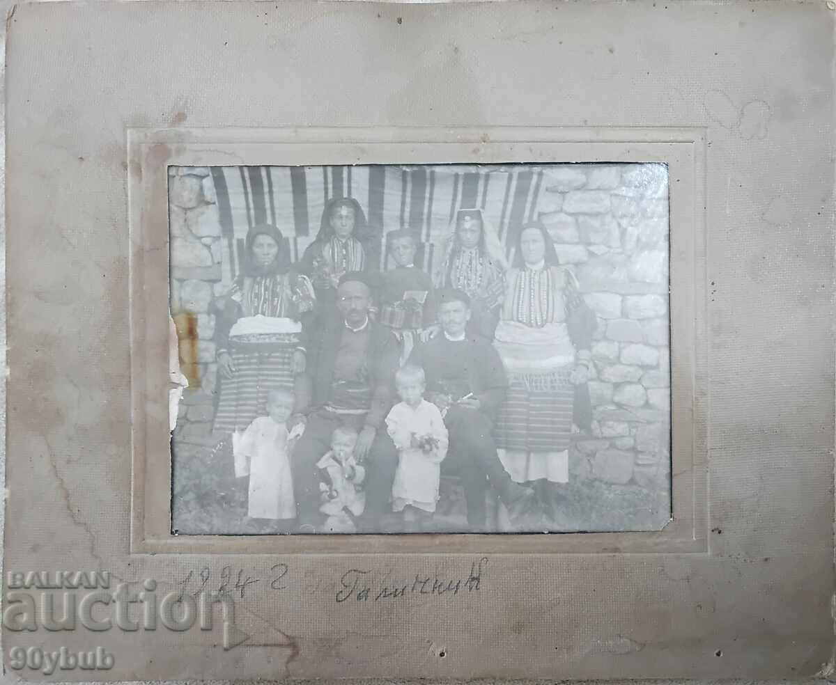 Стара снимка  Македония Галичник носии 1924