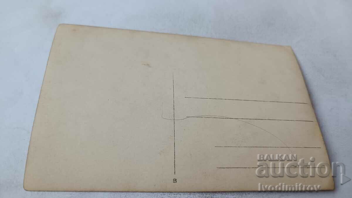 Foto Sofia Studenți în fața monumentului lui Hristo Botev cu preț 2.45 BGN | € 1.25 Foto Sofia Studenți în fața monumentului lui Hristo Botev cu preț 2.45 BGN | € 1.25