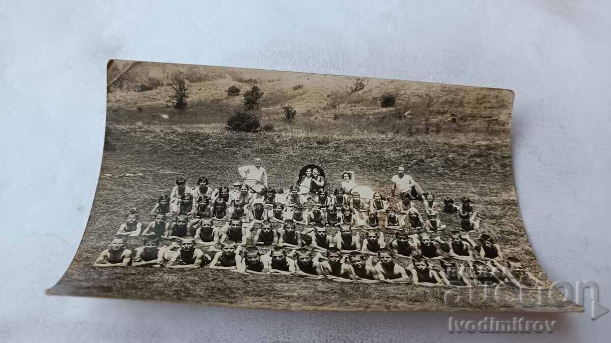 Fotografie Zlatitsa Studenți cu profesorii lor pe pajiște 1932