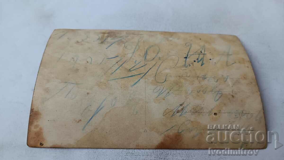 Φωτογραφία Νέοι άνδρες και γυναίκες σε μια άμαξα 1935 με τιμή 2.85 BGN | € 1.46 Φωτογραφία Νέοι άνδρες και γυναίκες σε μια άμαξα 1935 με τιμή 2.85 BGN | € 1.46