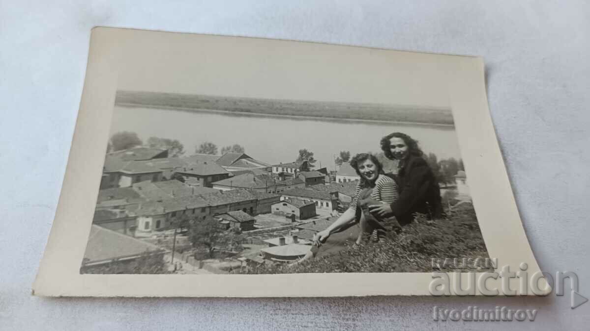 Photo Two young women above a town on the Danube