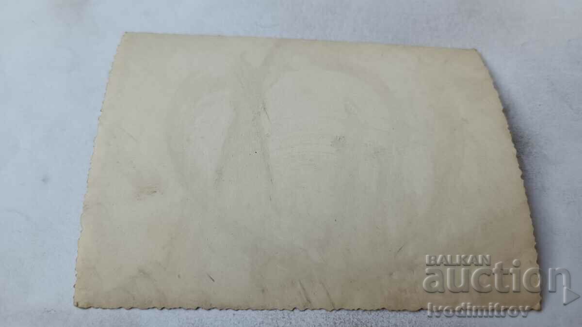 Φωτογραφείς σε γραφείο αντιπροσωπείας με τιμή 2.35 BGN | € 1.20 Φωτογραφείς σε γραφείο αντιπροσωπείας με τιμή 2.35 BGN | € 1.20