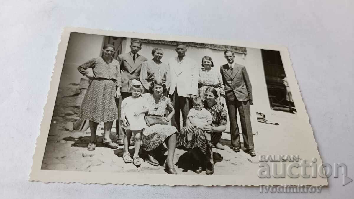 Fotografie Botevgrad Bărbați, femei și copii 1944
